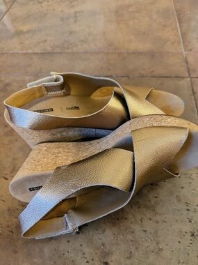 Clarks Metallic Gold Crossover Wedge Sandals
